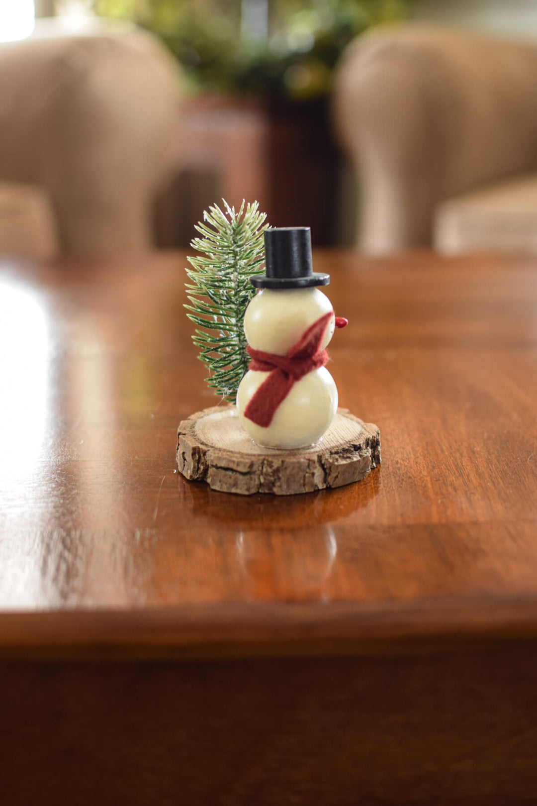 Easton Snowman Gourd Scene at Meadowbrooke Gourds. Right Side View