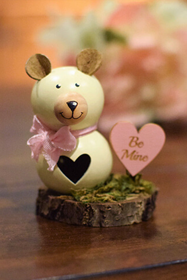 Valentine bear scene  at Meadowbrooke Gourds